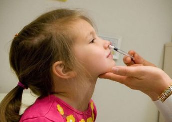 Cách rửa mũi cho bé bằng xilanh được các bác sĩ khuyến cáo rằng rất ngurửa mũi cho bé bằng xilanh